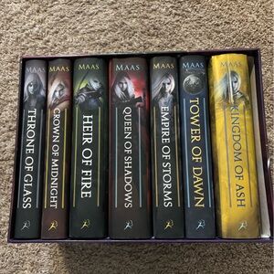 Throne of Glass (hardcover) Box Set - Discontinued original Cover Art